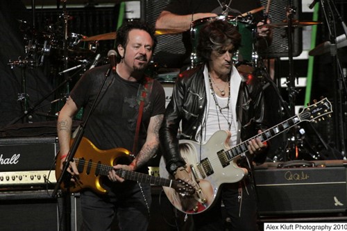 2010Lukejohnperry2010